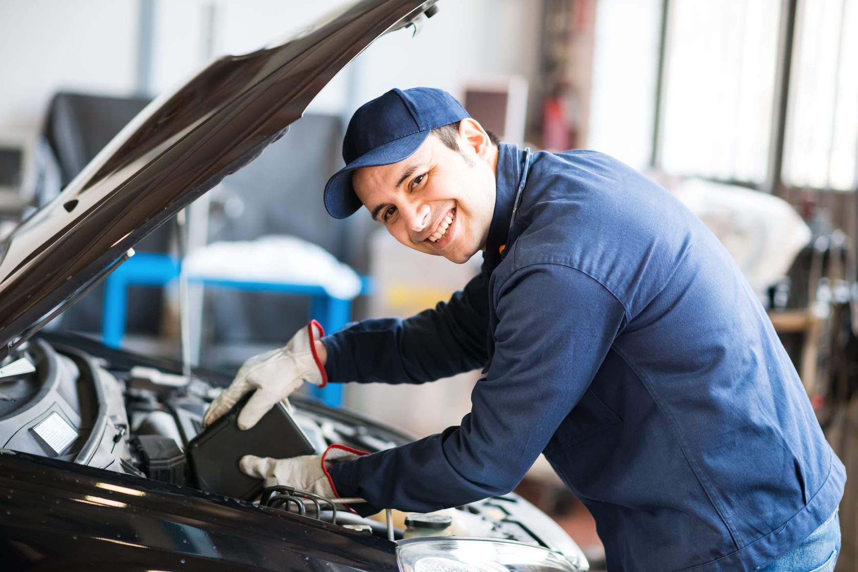 Manutenção automotiva: Quando e por que trocar o óleo.
